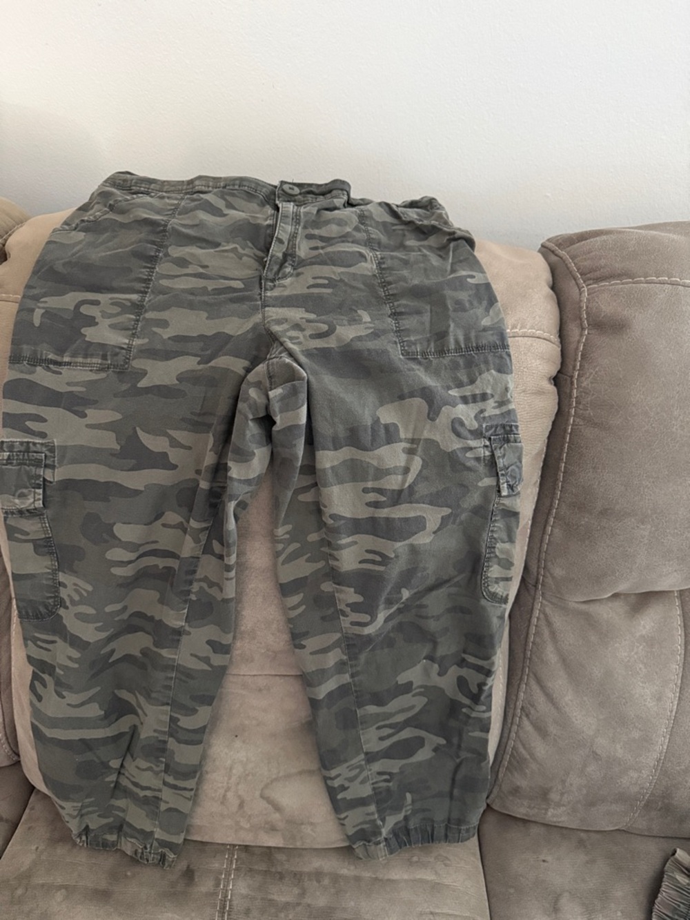 Camo Ankle Cargo Jeans - Olive Green